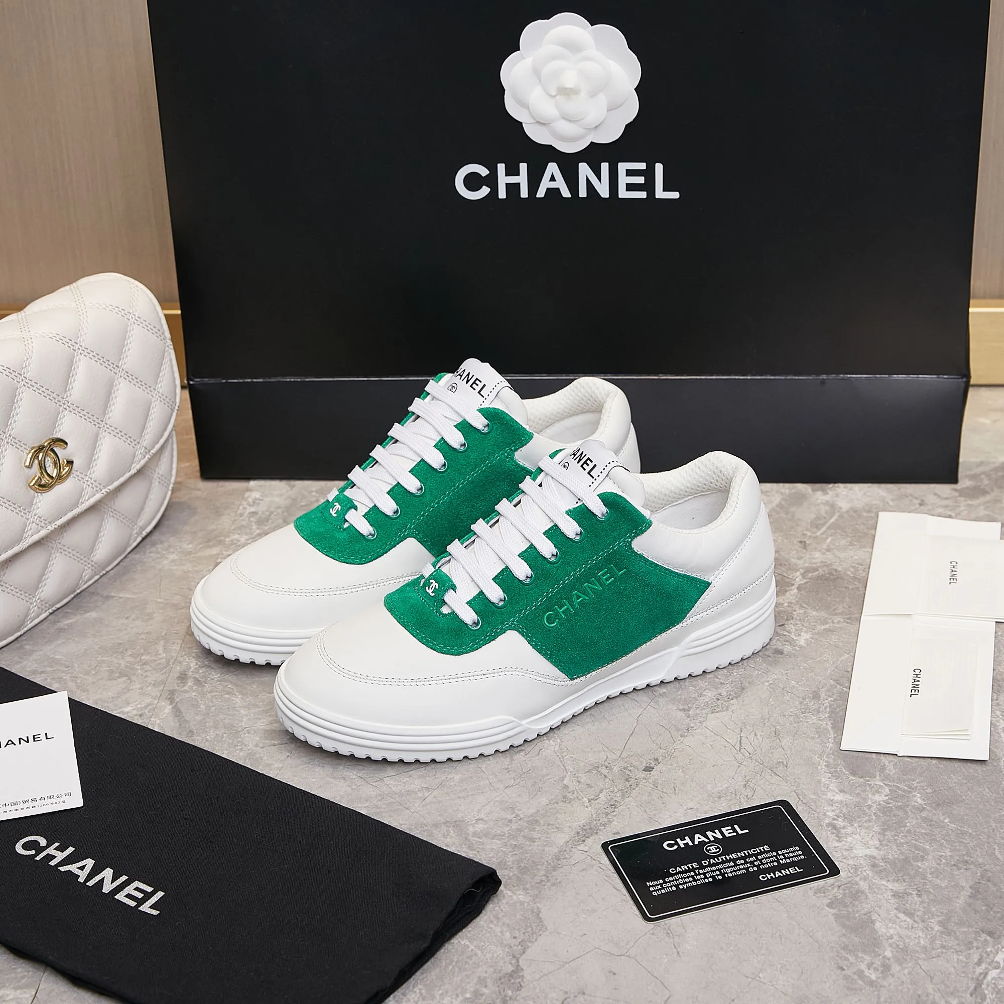 👟👟Ex-factory price 500👟👟 Chanel Chanel - 2023 counter top casual sports shoes This classic design; the upper is electro-embroidered with a variety of craftsmanship; the outsole is fashionable and sporty; it is extraordinary and incorporates a variety of color matching elements... The diversified mix and match is very beautiful and versatile, casual, fashionable, sports and outdoor can be taken into account... ꫛꫀꪝ Go➫ Material: ❶Upper is made of: Original imported cowhide ❷The inner lining is made of: original imported breathable mesh ❸Outsole is based on: original TPU combination outsole Special counter boutique packaging complete set for women 35–41